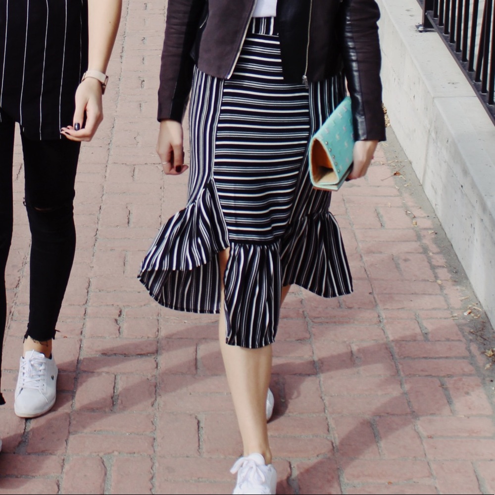 🌟 3 for $25 🌟 Boohoo striped skirt